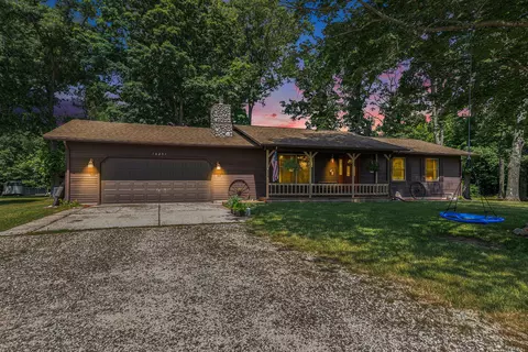 10257 Maple Hill Rd, Howard City, MI 49329
