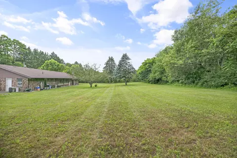 Exterior - 3021 E Riverside Rd, Buchanan, MI 49107 photo 3 of 4