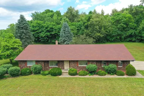 3021 E Riverside Rd, Buchanan, MI 49107