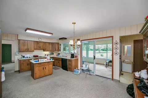 Kitchen - 3021 E Riverside Rd, Buchanan, MI 49107 photo 3 of 4