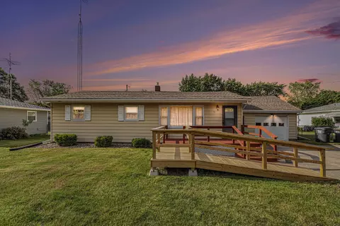 981 Vinewood Dr, St. Joseph, MI 49085