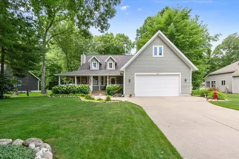 2694 Hittle Creek Dr, Fruitport, MI 49415