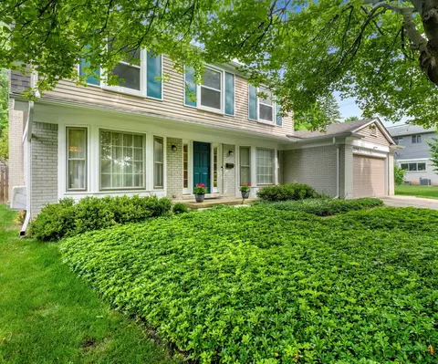 3204 Farmbrook Ct, Ann Arbor, MI 48108