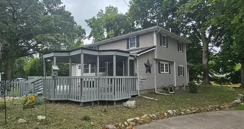 Exterior - 585 Robinson Rd, Jackson, MI 49203 photo 3 of 11