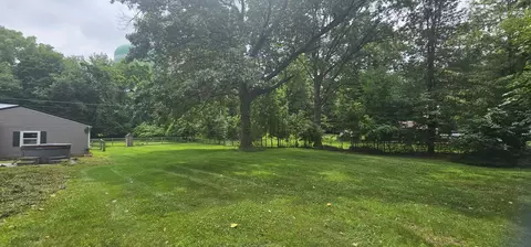 Exterior - 585 Robinson Rd, Jackson, MI 49203 photo 8 of 11