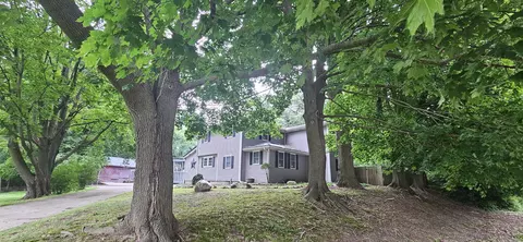 Exterior - 585 Robinson Rd, Jackson, MI 49203 photo 2 of 11