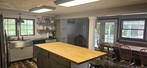 Kitchen - 585 Robinson Rd, Jackson, MI 49203 photo 3 of 4