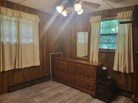 Bedroom - 2033 Eilers Dr, Whitehall, MI 49461 photo 2 of 2