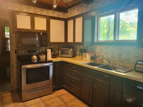 Kitchen - 2033 Eilers Dr, Whitehall, MI 49461 photo 3 of 3