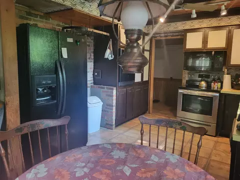 Kitchen - 2033 Eilers Dr, Whitehall, MI 49461 photo 2 of 3