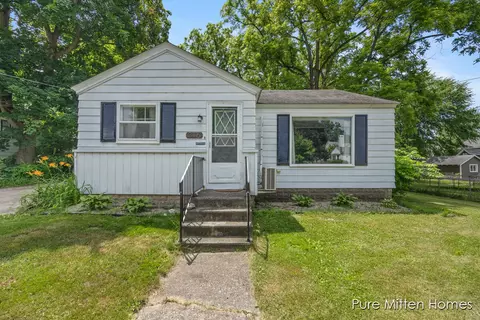 316 Elm St, Fremont, MI 49412