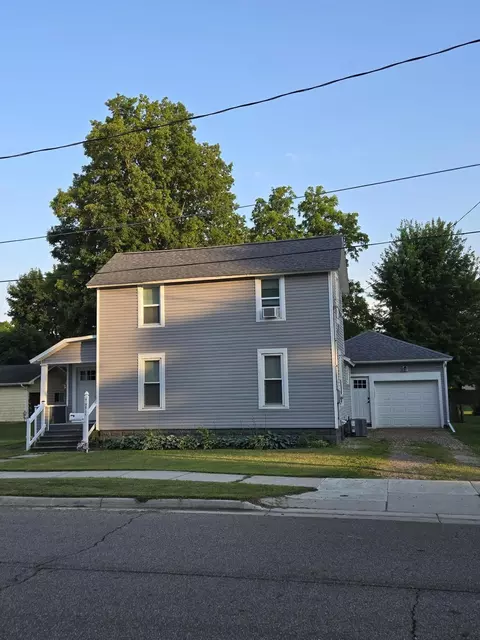 7 Hewitt St, Quincy, MI 49082