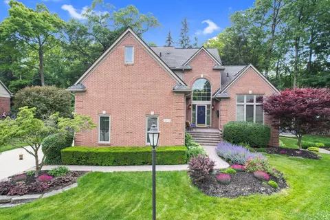 3473 Warwick Dr #33, Rochester Hills, MI 48309