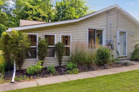 806 10th St, Plainwell, MI 49080 photo 5