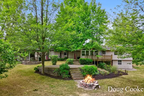 10574 88th Ave, Allendale, MI 49401