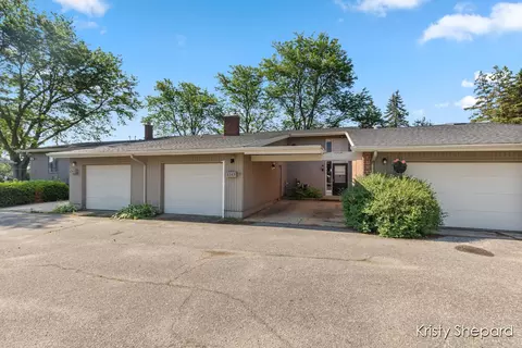 4343 Walnut Hills Dr SE, Grand Rapids, MI 49512