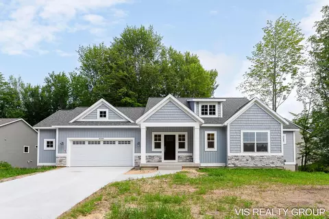 16330 Silverado Ct, Spring Lake, MI 49456