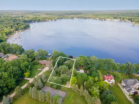 11971 Yankee Ln, Pinckney, MI 48169