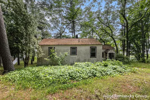 Exterior - 5752 E 52nd St, Newaygo, MI 49337 photo 4 of 8