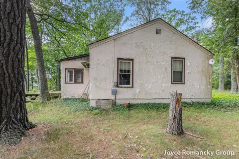 Exterior - 5752 E 52nd St, Newaygo, MI 49337 photo 6 of 8