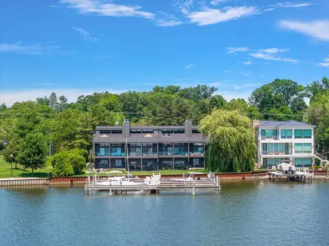 337 Culver St, Saugatuck, MI 49453