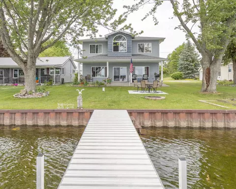 11105 Hahn Beach Dr, Evart, MI 49631