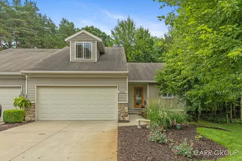 2808 Creekside Ct, Dorr, MI 49323