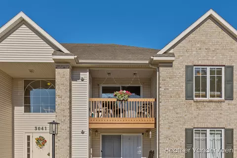3041 E Crystal Waters Dr #8, Holland, MI 49424