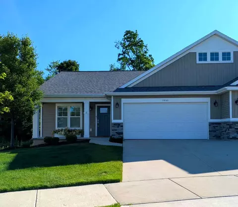 2933 Veld Creek Dr NE, Rockford, MI 49341