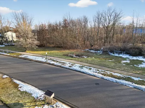 541 Century Ln, Holland, MI 49423