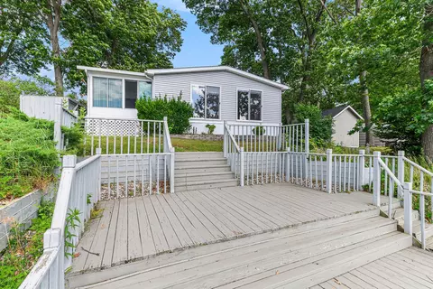 59010 Lakeshore Dr, Colon, MI 49040