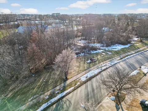 551 Century Ln, Holland, MI 49423