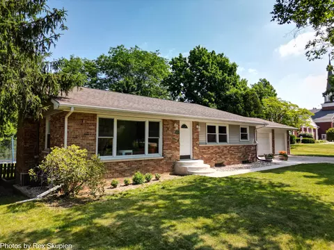 Exterior - 521 E Pine St, Fremont, MI 49412 photo 4 of 10