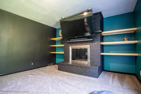 Living - 521 E Pine St, Fremont, MI 49412 photo 10 of 13