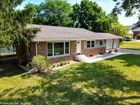 Exterior - 521 E Pine St, Fremont, MI 49412 photo 5 of 10