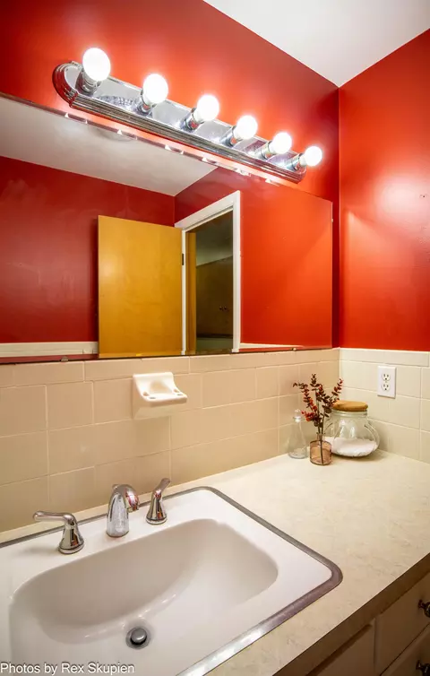 Bath - 521 E Pine St, Fremont, MI 49412 photo 10 of 12