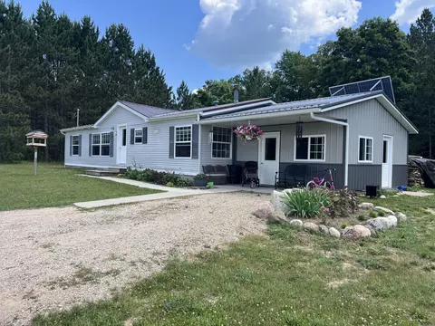 3435 N Pine Ave, White Cloud, MI 49349