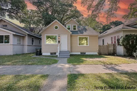 1688 Superior St, Muskegon, MI 49442