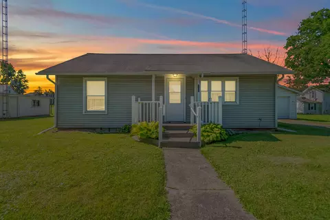 105 Hillsdale St, Waldron, MI 49288