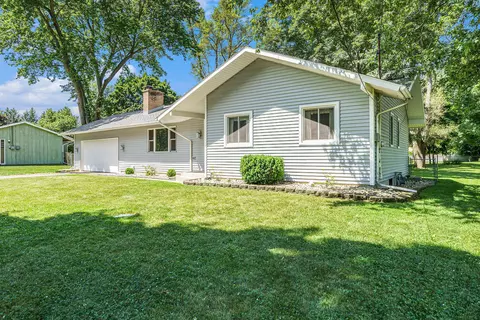 773 Glenview Dr, Plainwell, MI 49080 photo 2