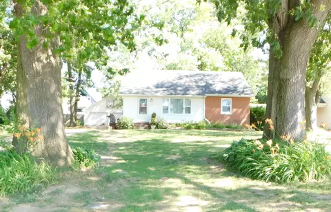 109 Cedar St, Decatur, MI 49045