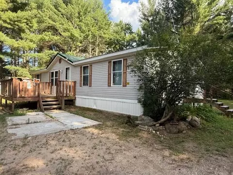 1422 E Monroe St, White Cloud, MI 49349