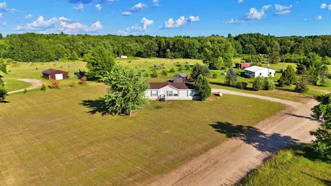 18827 10 Mile Rd, Stanwood, MI 49346