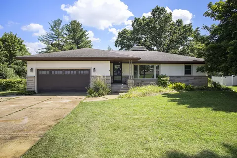 8520 Pennfield Rd, Battle Creek, MI 49017