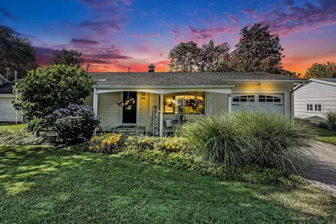 614 River St, Spring Lake, MI 49456