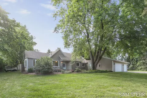6780 Northland Dr NE, Rockford, MI 49341