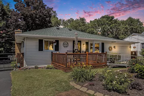 170 Creekview Dr, Battle Creek, MI 49037