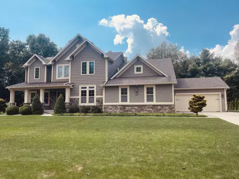 7226 Breton Woods Ct, Kalamazoo, MI 49009