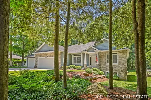 13351 Lakeshore Ave, Grand Haven, MI 49417
