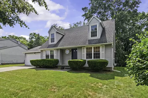 894 Alpine Dr, Brighton, MI 48116 photo 3